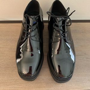 Like new! Very minimal wear! Patent laced shoes.